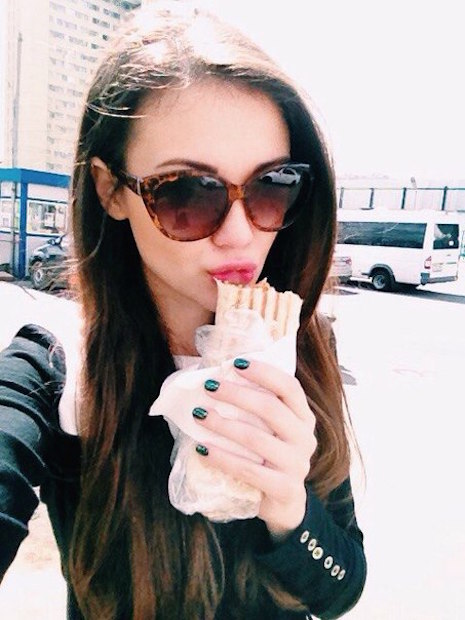 trend estate 2015 #1: foto sexy con il kebab